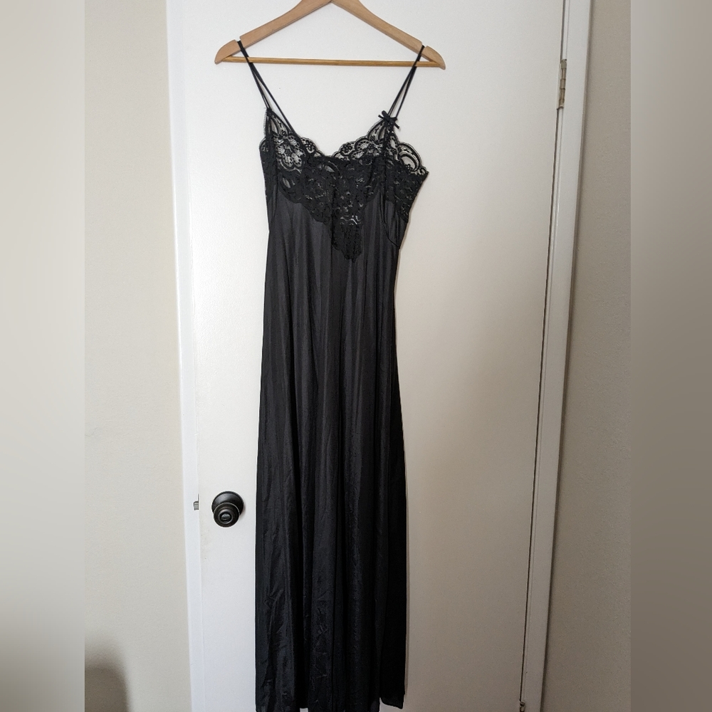 Vintage Lily of France black lace lingerie nightgown/slip